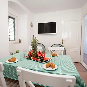  Apartment Slavuj Square